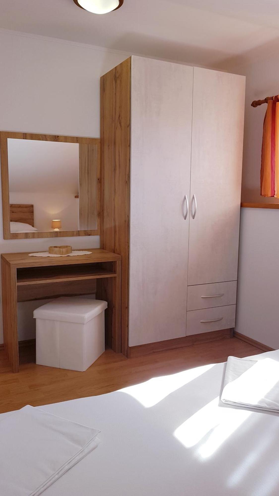 Apartmani Roza Лопар Экстерьер фото